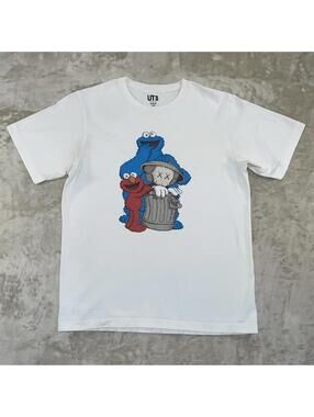 UNIQLO UT KAWS x SESAME STREET WHITE T-SHIRT Size Large